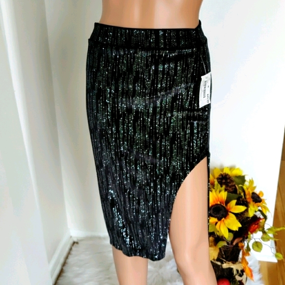 Skirt - Picture 1 of 4